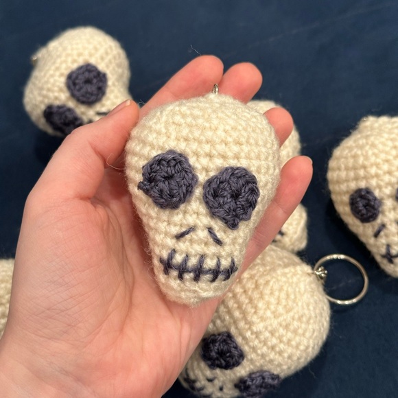 Crochet Skull Keychains (price for one) - Picture 8 of 9
